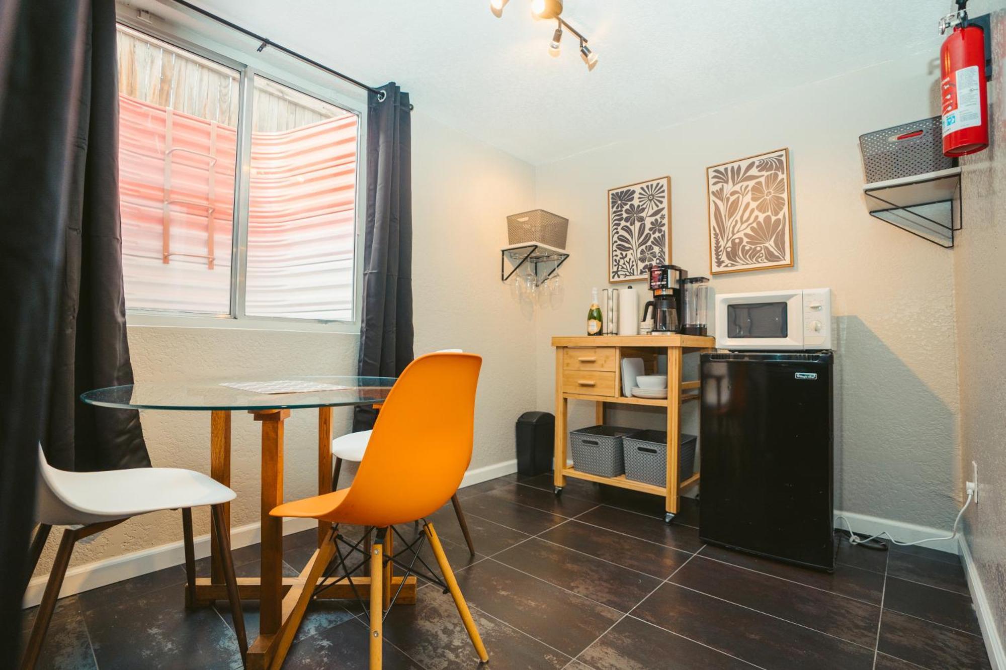 Windsor Retreat Private Basement Suite DEN Exteriör bild